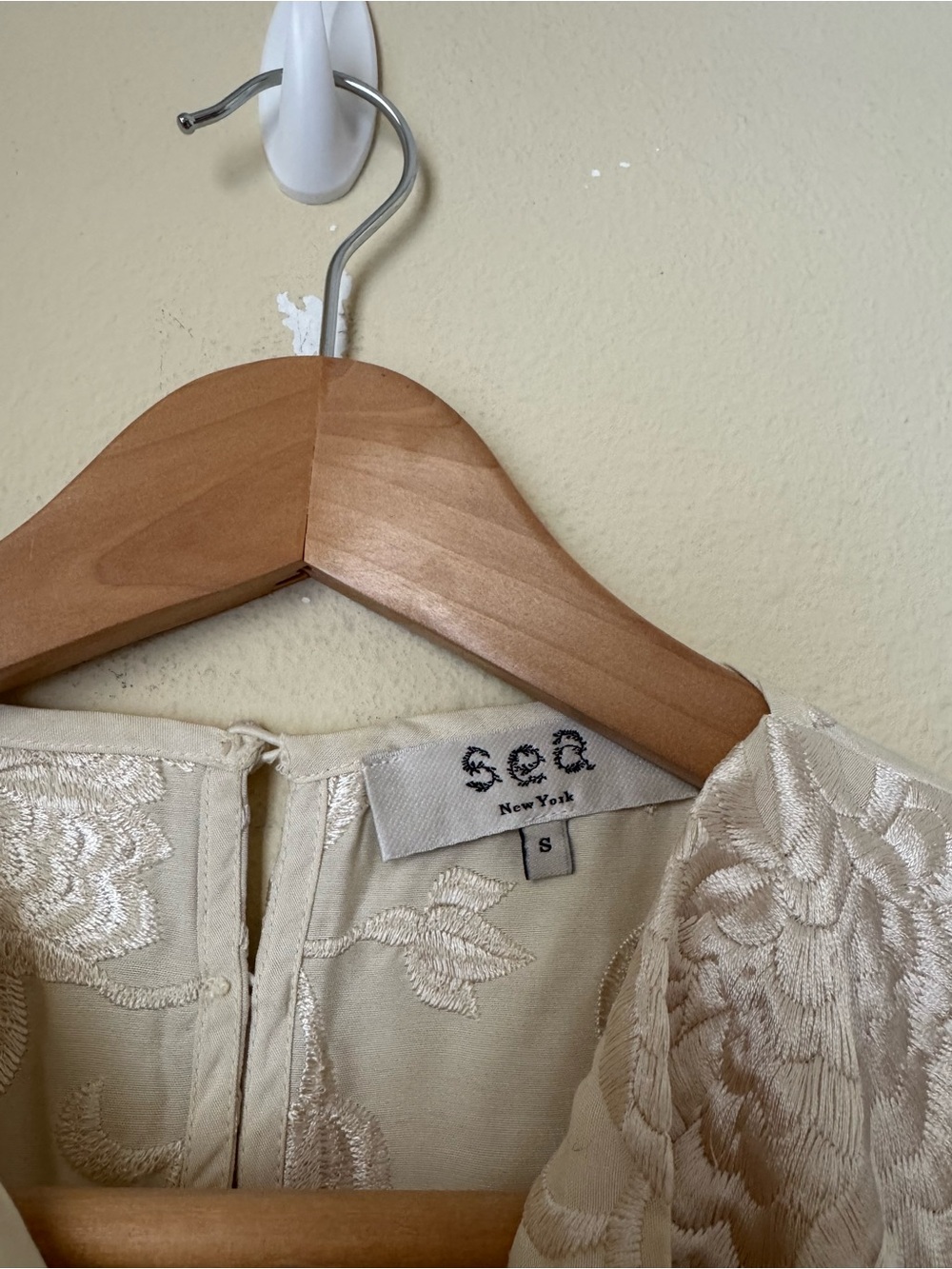 Sea New York Priscilla Embroidery Cowl Neck Fringe Vest Cream Size Small - Picture 4 of 6